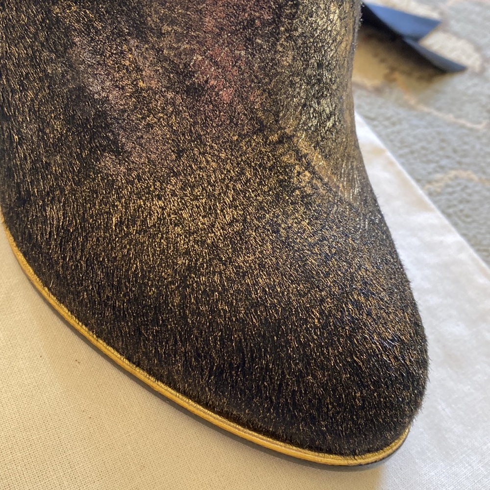 Lanvin Boots new never worn . Gold shimmer, black tassels. - Picture 11 of 14